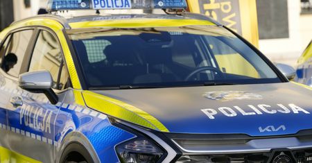 Otworzył paczki kurierskie. Natychmiast zadzwonił po policję