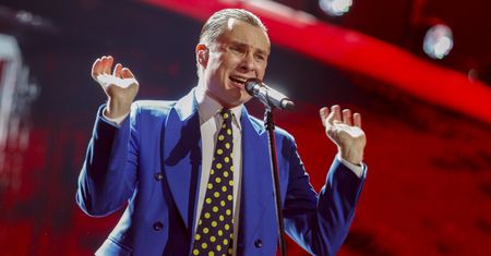 "W końcu". Potwierdził związek i mówi o "prawdziwej miłości"