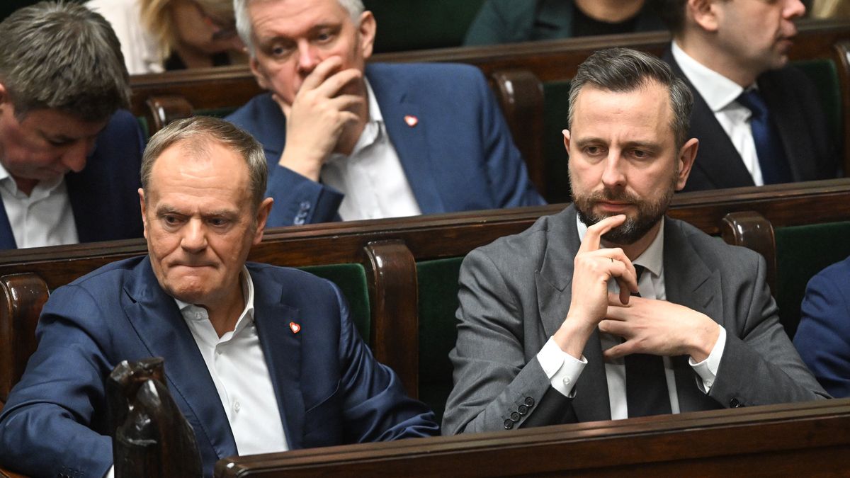 Donald Tusk, W�adys�aw Kosiniak-Kamysz
Radek Pietruszka
polityka, posiedzenie, przed obradami, sala plenarna Sejmu, sala posiedze�, sejm, sejmie, sejmu, 10 10. X kadencja kadencji, 29 29. posiedzenie posiedzenia