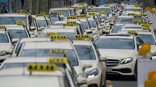 Mercedes zrezygnował z aut "w budyniu", teraz wraca z podkulonym ogonem
