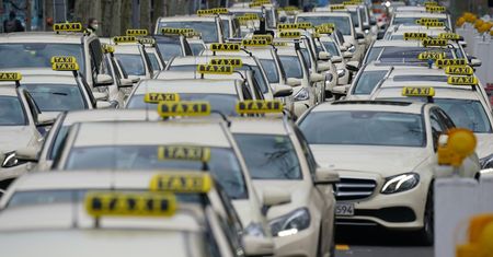 Mercedes zrezygnował z aut "w budyniu", teraz wraca z podkulonym ogonem