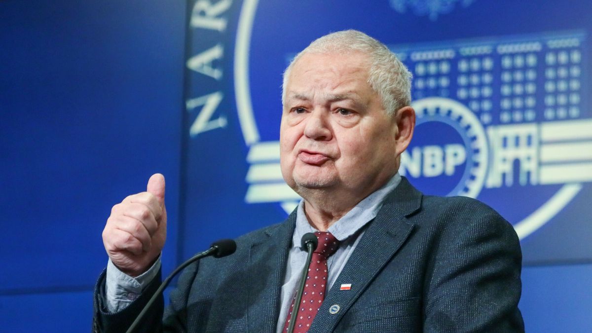 Konferencja prezesa NBP Adama Glapi?skiegoFot. Piotr Molecki/East News, Warszawa, 09.12.2021. Konferencja prezesa NBP Adama Glapinskiego (n/z) poswiecona ocenie biezacej sytuacji ekonomicznej w Polsce.Piotr Molecki