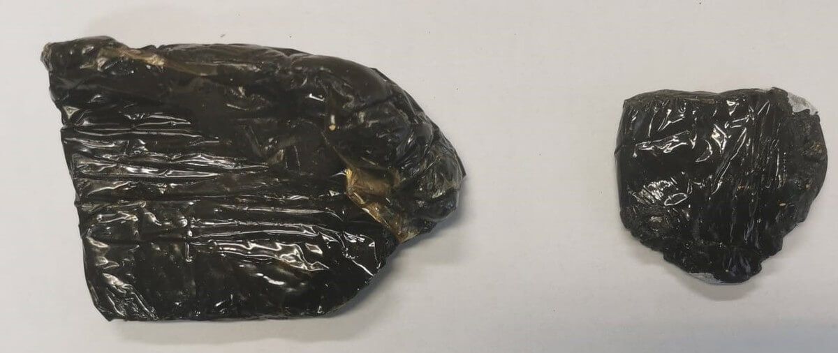 Paczki z narkotykami ukryte koło domu aresztowanego