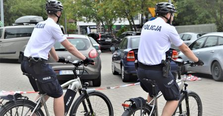 Policjanci przesiedli na rowery. Zadbają o bezpieczeństwo na ścieżkach rowerowych i miejskich parkach