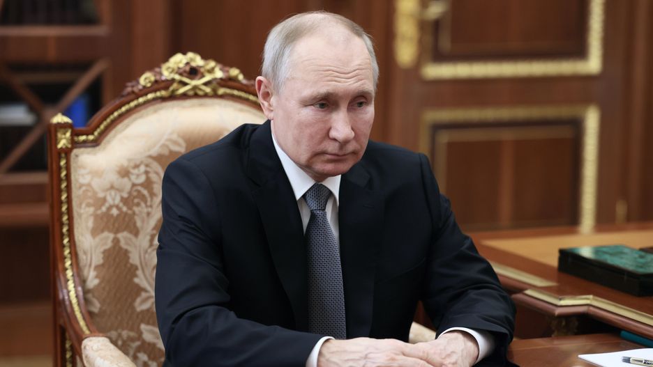 Russian President Vladimir Putin meets with VTB Chairman Andrey Kostin at the Kremlin in Moscow, Russia, 11 July 2023. The head of VTB, Andrey Kostin, proposed taking control of Yandex from foreign owners in the same way that Putin used the Finns-owned Fortum in April. Yandex is a Russian multinational technology company providing Internet-related products and services, including an Internet search engine. EPA/ALEXANDR KAZAKOV / SPUTNIK / KREMLIN POOL MANDATORY CREDIT Dostawca: PAP/EPA.