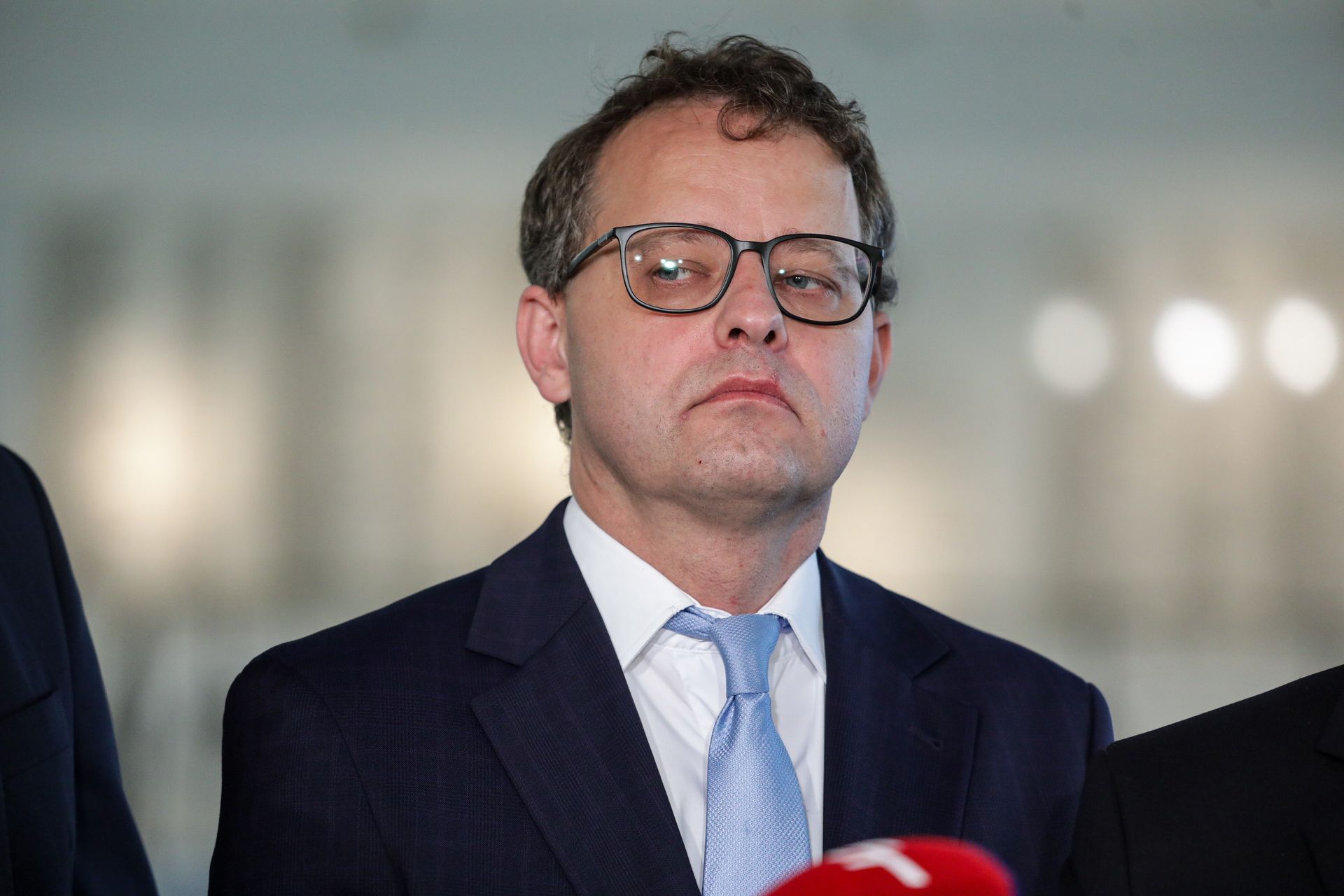 Romanowski w sidłach prawdy: Prokuratura utrzymała areszt pomimo wniosków obrony