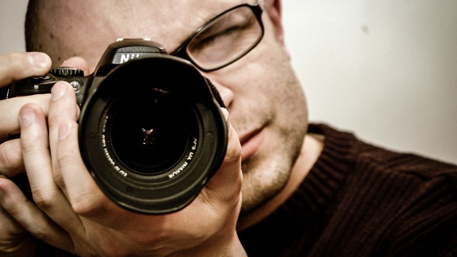 lustrzanka cyfrowa aparat cyfrowy fotograficzny fotograf