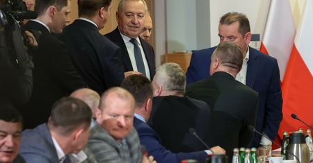 Podpis ministra Henryka Kowalczyka pod postulatami rolników. "Do wdrożenia w trybie natychmiastowym"