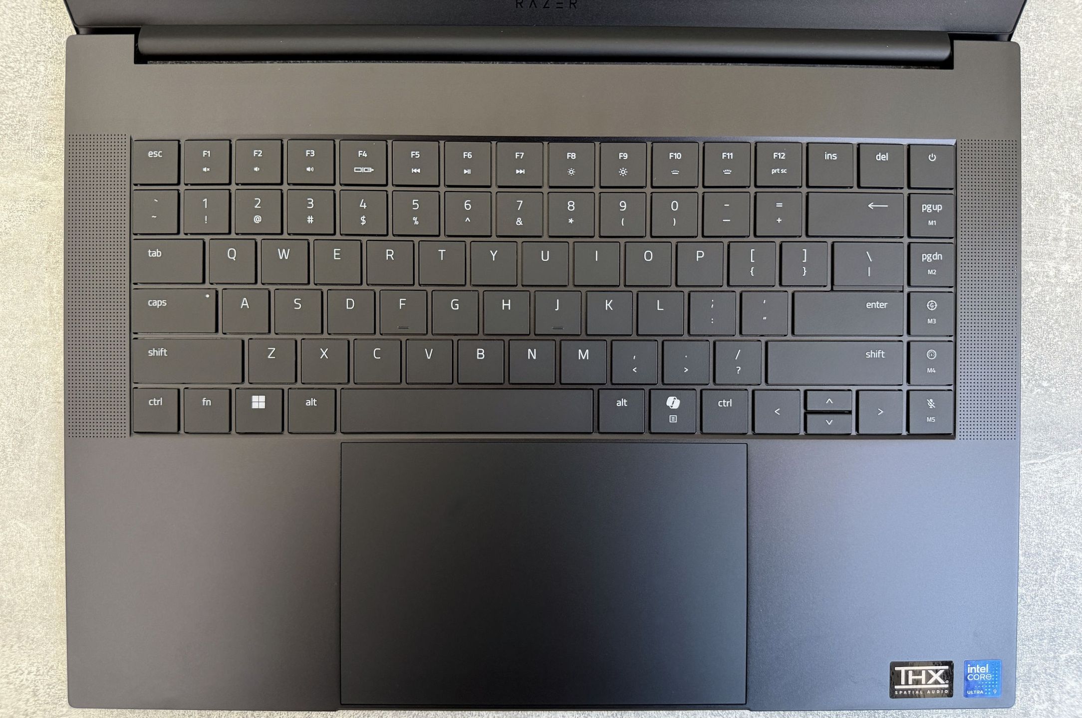 Razer Blade 16 (2026) - klawiatura i touchpad