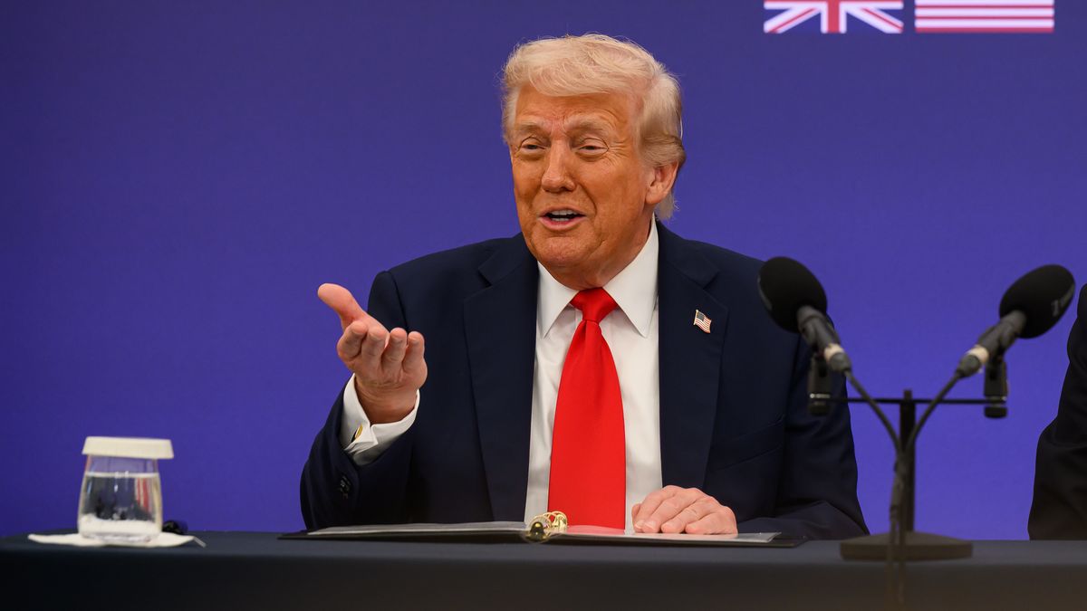 Wprowadzona przez Donalda Trumpa opłata w wysokości 100 tys. dol. ma dotyczyć tylko nowych wiz H1-B - tłumaczy urzędnik Białego Domu