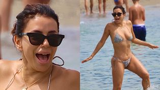 51-letnia Eva Longoria w wężowym BIKINI dokazuje na plaży w Marbelli. Czas się dla niej zatrzymał? (FOTO)