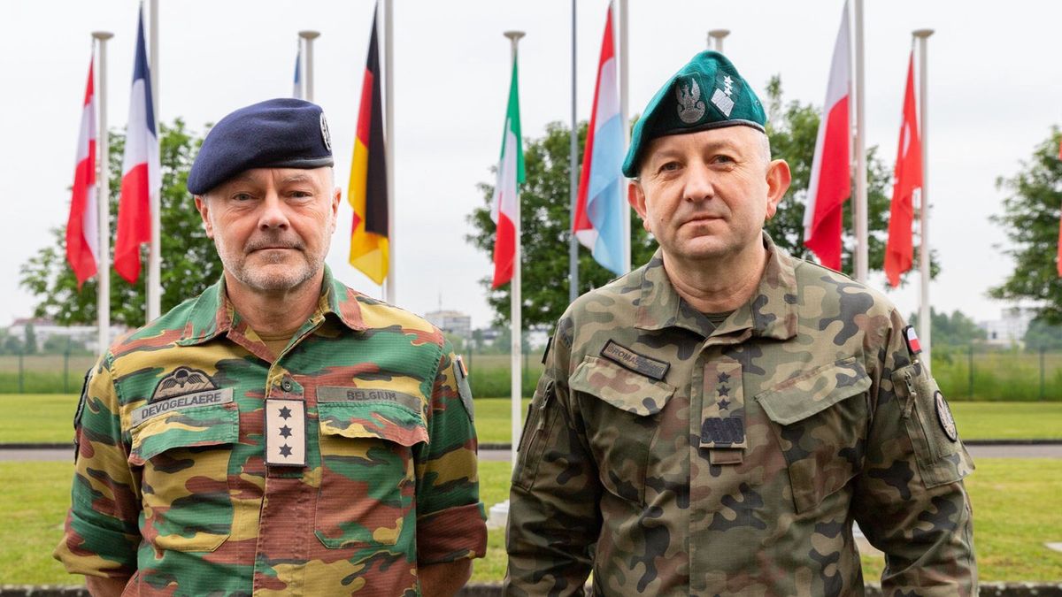 Gen. Jarosław Gromadziński (z pr.) podczas wizyty w siedzibie Eurokorpusu w Strasburgu