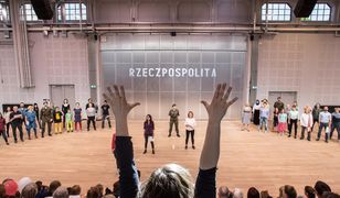 Obejrzałam "Konstytucję na Chór Polaków". Płakałam jak Hołownia