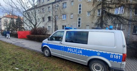 Odkręcił butlę z gazem i zabarykadował się w mieszkaniu
