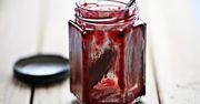 Do resztek dżemu w słoiku dodaj kilka prostych składników. To najlepsza metoda