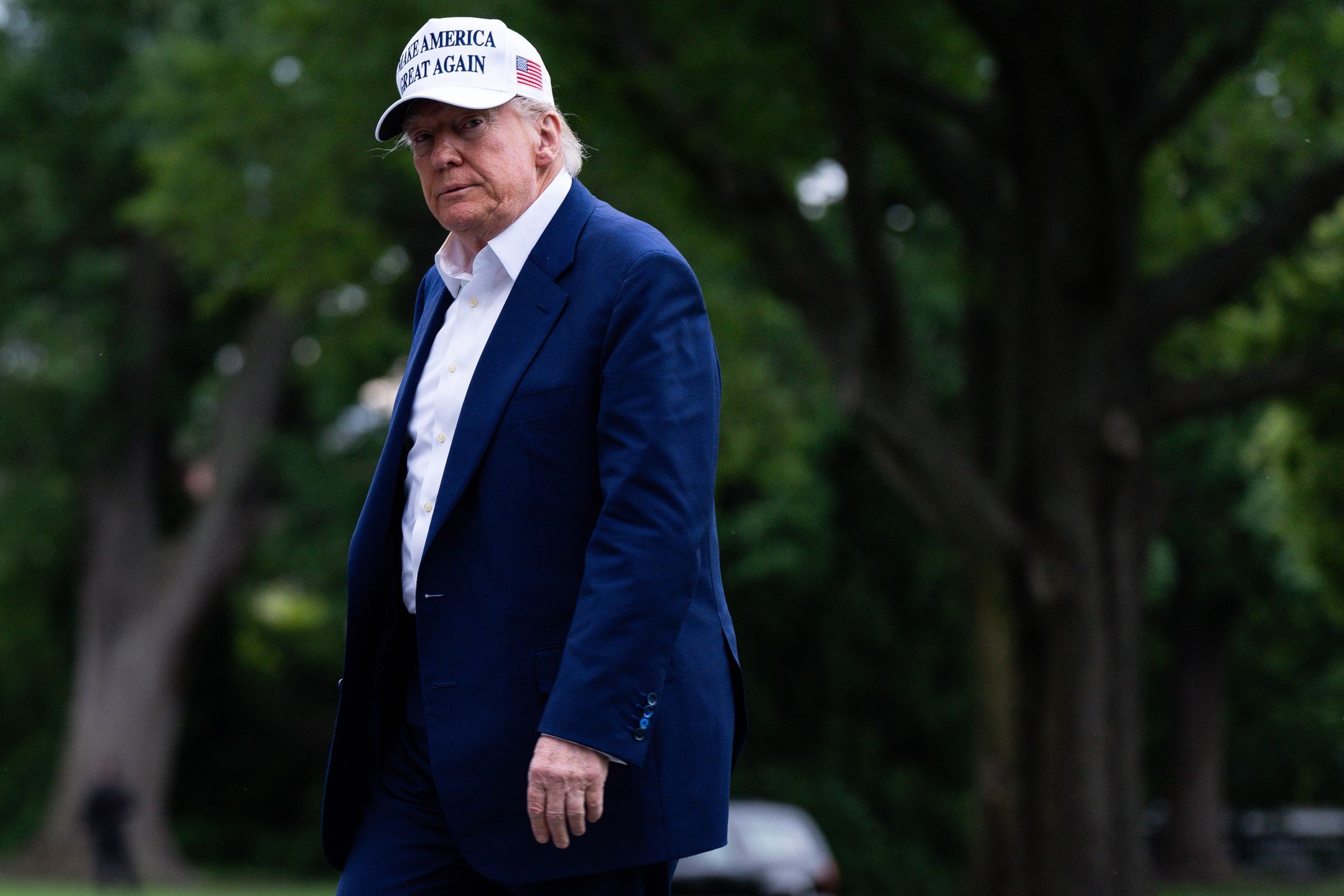 US President Donald Trump Returns to the White House on Memorial Day Weekend
epa12135865 US President Donald Trump crosses the South Lawn after exiting Marine One at the White House in Washington, DC, USA, on 25 May 2025. Over the weekend, Trump delivered a speech to West Point graduates and spent Sunday in Bedminster, New Jersey.  EPA/TIERNEY L CROSS / POOL 
Dostawca: PAP/EPA.
TIERNEY L CROSS / POOL
South Lawn, White House