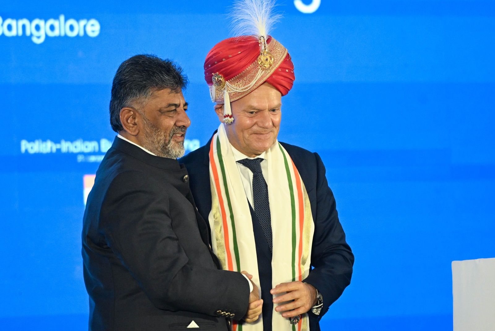 Donald Tusk, Doddalahalli Kempegowda Shivakumar
Radek Pietruszka
dyplomacja, indie, polityk, polityka, seminarium biznesu, spotkanie, strój ludowy, turban, wizyta, zagraniczna