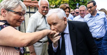 Bilion zł. Taki jest rachunek za obietnice wyborcze. "Niech powiedzą, że VAT trzeba podnieść do 30 proc."