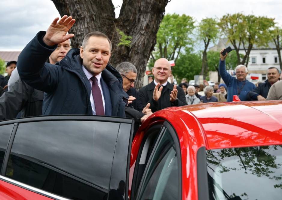 Zamieszanie z drugim mieszkaniem Nawrockiego. Jego sztab oskarża służby. ABW zaprzecza