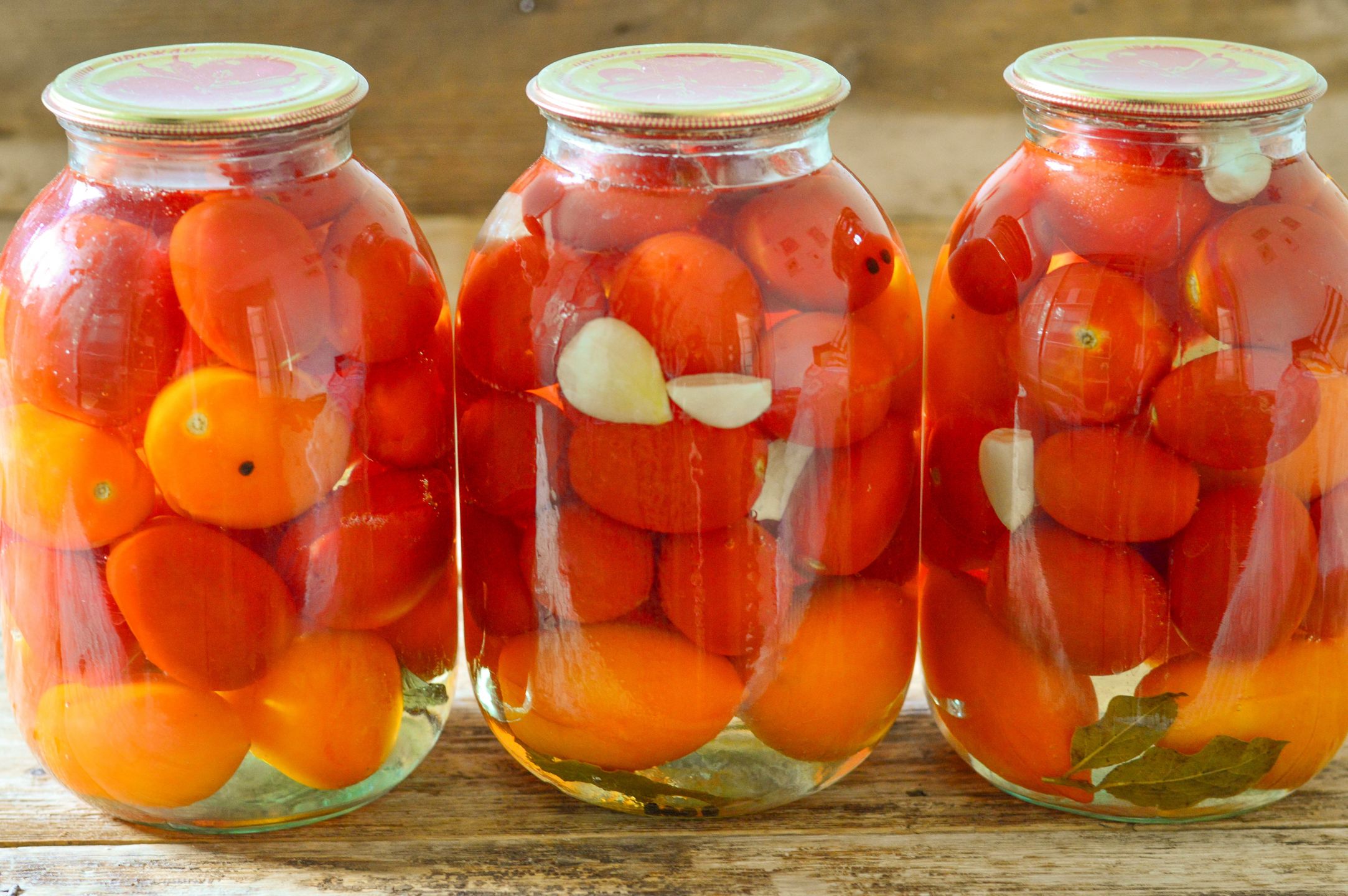 healthy, food, homemade, garlic, organic, herb, cooking, vegetarian, rustic, vegetable, tomato, canned, pickled, autumn, traditional, salted, preserve, natural, glass, jar, red, spice, sweet, wooden, background, marinated, conserve, dill, black, vinegar