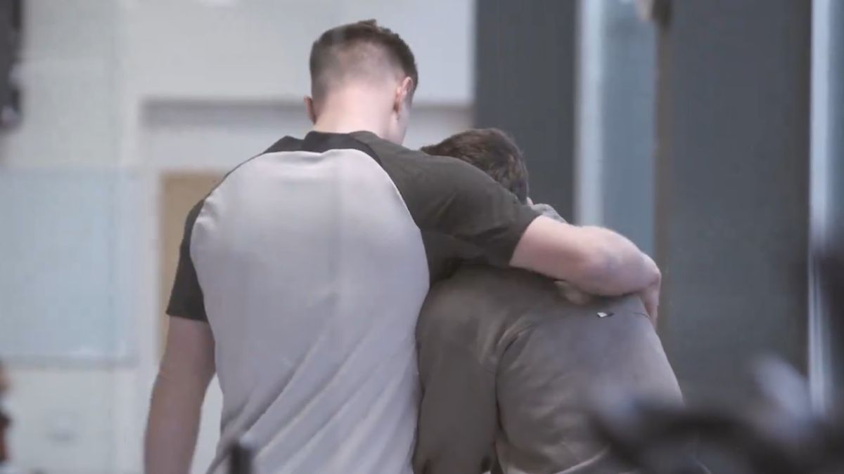 Na zdjęciu: Marc-Andre ter Stegen pocieszający Gaviego