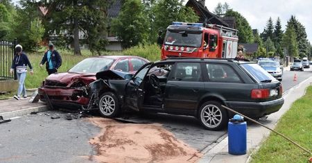 Zakopane. Spowodował kolizję i uciekł. Powodów do ucieczki miał sporo...
