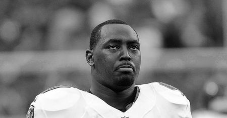Rozrusznik serca nie uratował gwiazdy NFL. Jones miał 39 lat