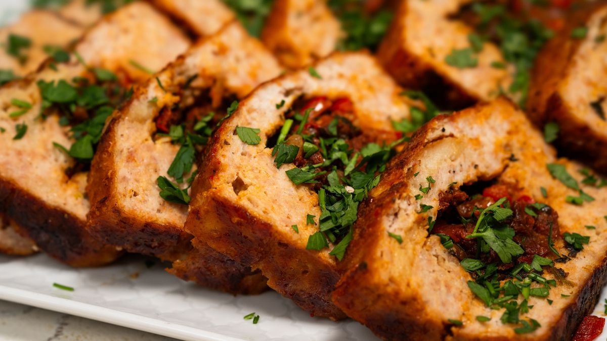 Klops faszerowany papryką