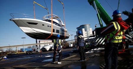 Jachty nie popłyną do oligarchów. Holandia blokuje transport