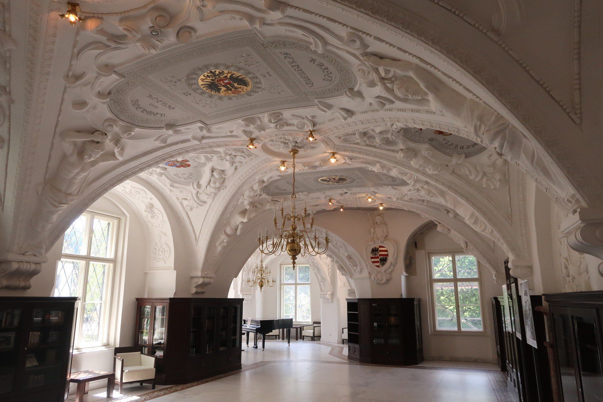 Biblioteka zamku zachwyca zdobieniami