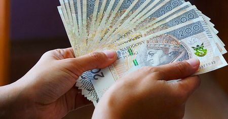 Robisz przelew małżonkowi? Uważaj, co wpisujesz w tytule