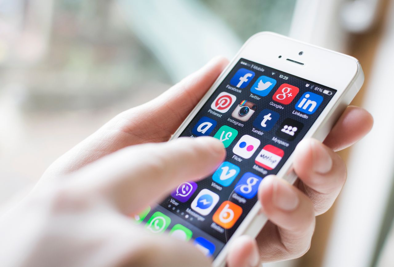 Smartfon jako prezent na Pierwszą Komunię – wybraliśmy 7 najlepszych