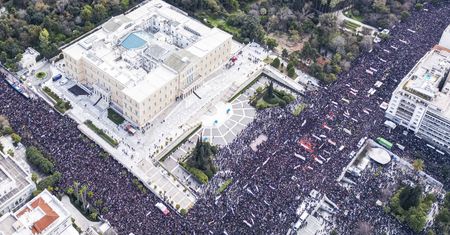 Masowe protesty w Grecji. Ekspert o przyczynach. W tle tąpnięcie PKB