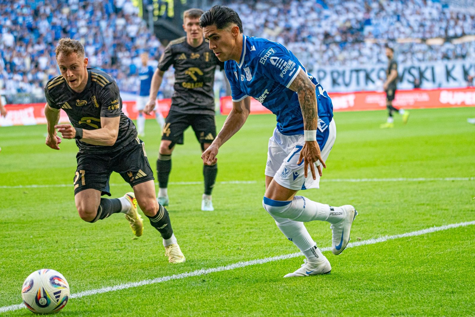 Lech obronił mistrzostwo! Emocjonalny remis 2:2 w ostatnim meczu