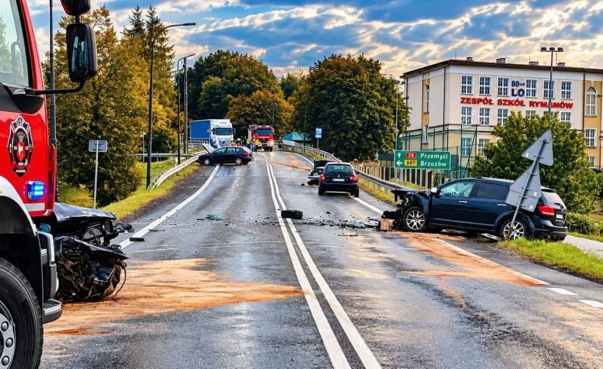 Zdjęcie do aktualności: Kolizja, a za nią karambol w Rymanowie. Ranne zostały cztery osoby