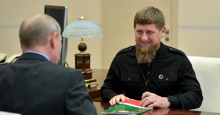 Matka Kadyrowa u Putina. Watażka zachwycony