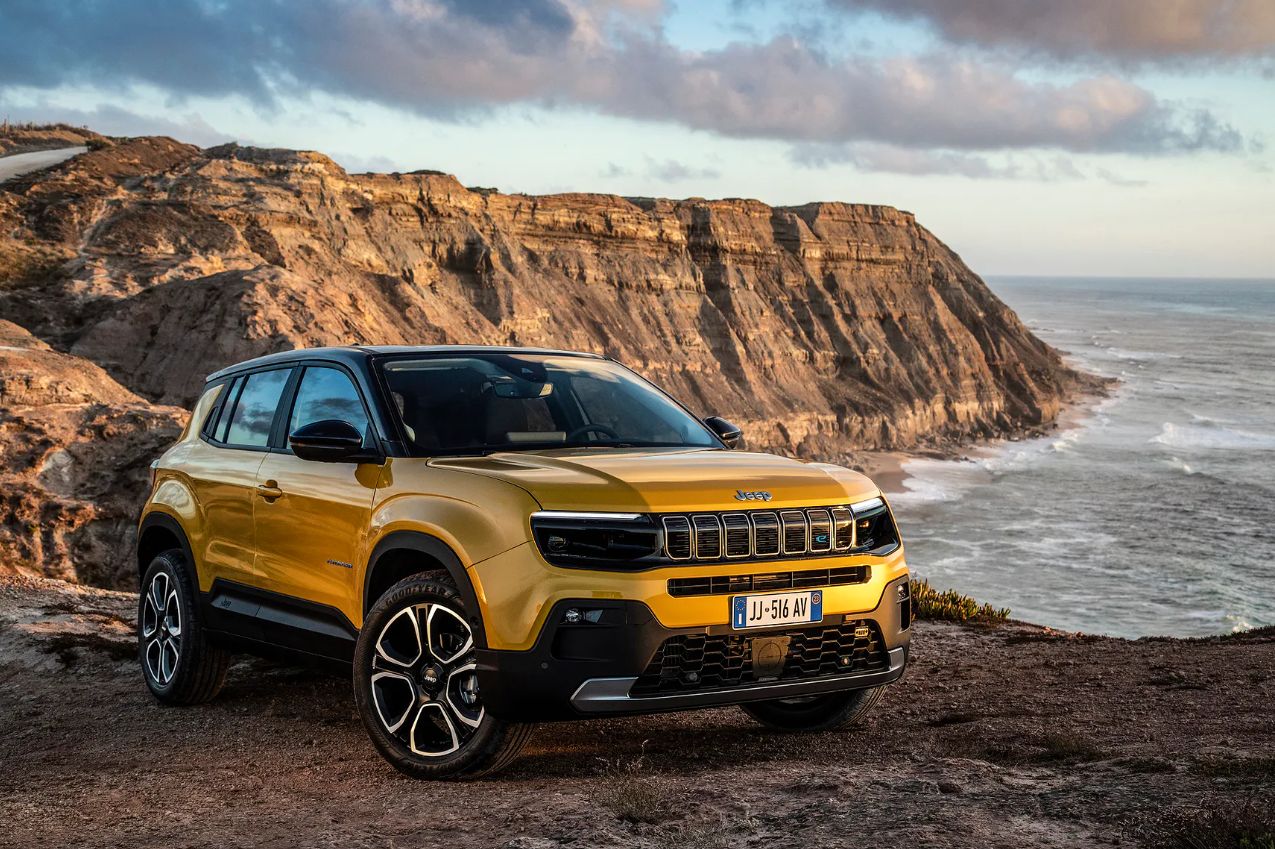 Jeep Avenger samochodem roku 2023