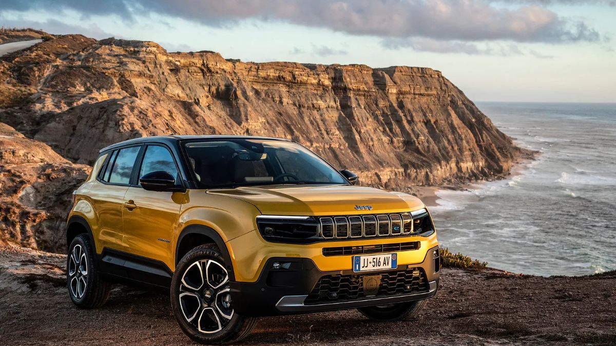 Jeep Avenger samochodem roku 2023