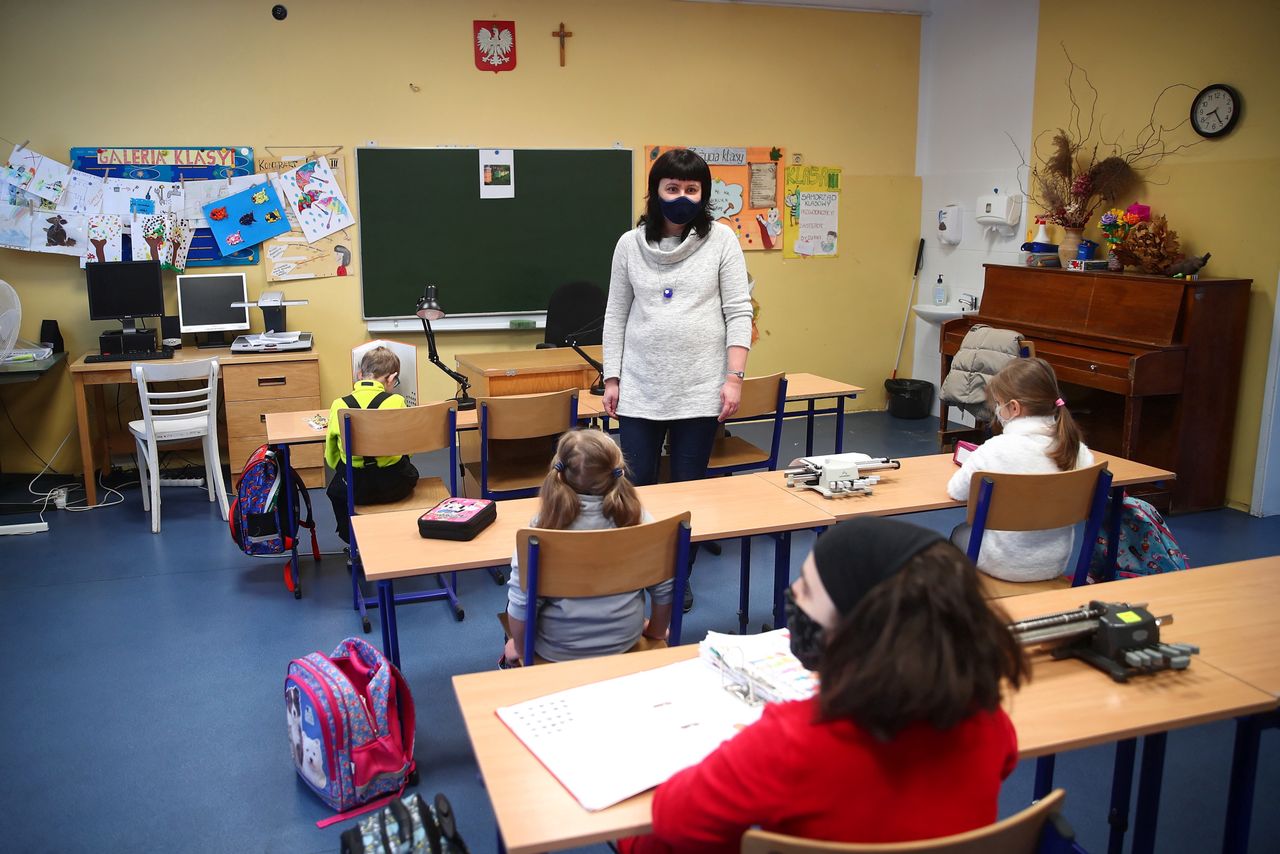 Wraca zdalne nauczanie dla klas I-III w całej Polsce