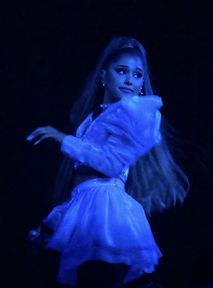 Ariana Grande zaręczona! Pokazała bardzo nietypowy pierścionek