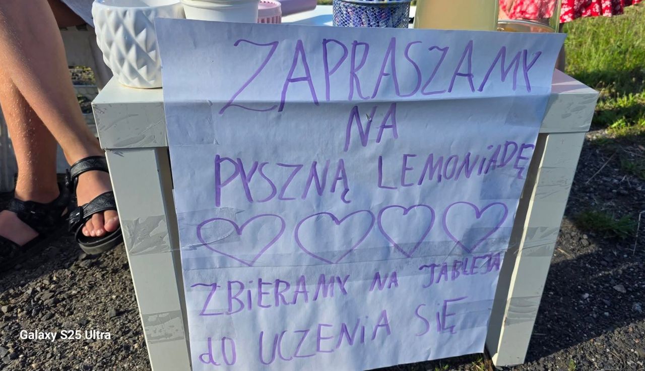 Ujęcie z Małomic. Wywiesiły karteczkę. "Do uczenia się"