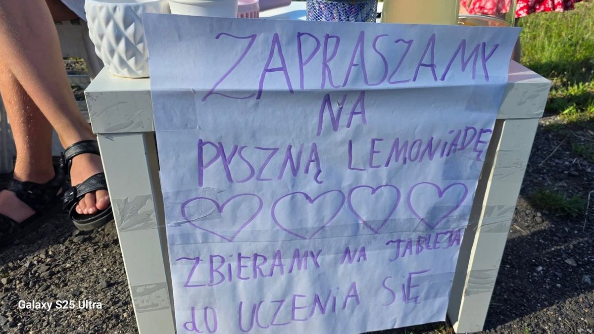 Sprzedają lemoniadę. Chcą zarobić na tablet.