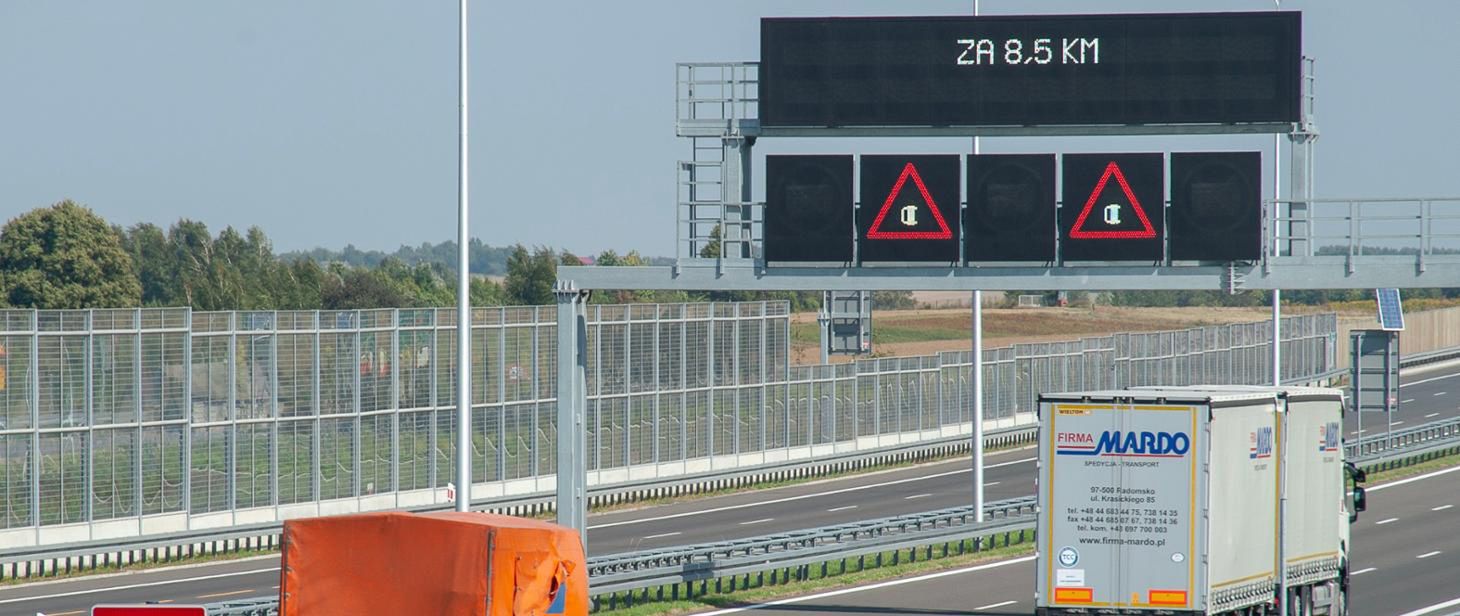 Tablice o zmiennej treści montowane w ramach KSZR przez GDDKiA