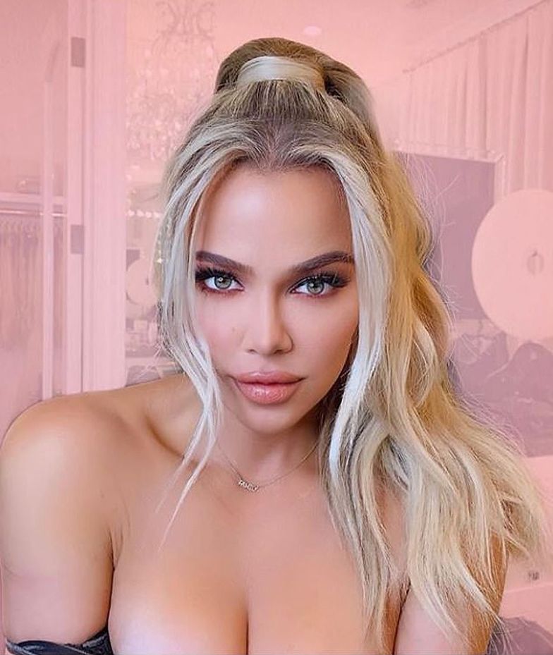 Twarze Khloe Kardashian. Celebrytka twierdzi, że "operowała tylko nos"...