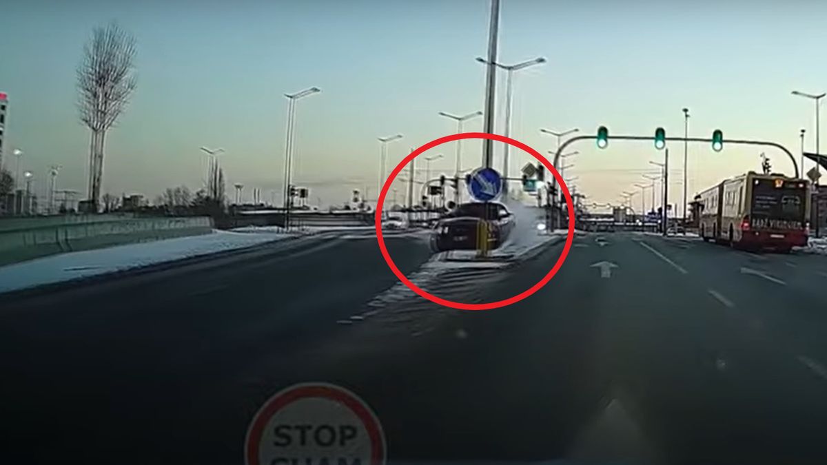 Mustang ścina latarnię