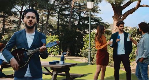 Bard śpiewa o nowych smakach Lecha Free (wideo)