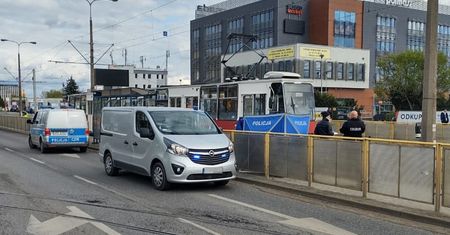 Śmierć 15-letniej Emilki w Bydgoszczy. Obejrzeli nagranie z tramwaju