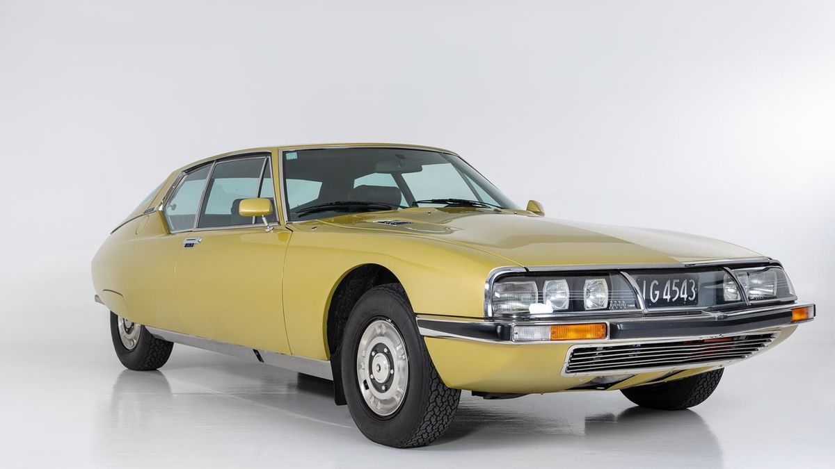 SM często występował w żółtym lakierze Feuille Dorée.