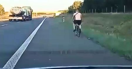 Rowerem po A2 w europejski dzień bez samochodu. Nagranie z radiowozu