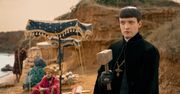 "1670". Serialowy ksiądz Jakub "szczęść Boże" odpowiada tak często, jak "dzień dobry"